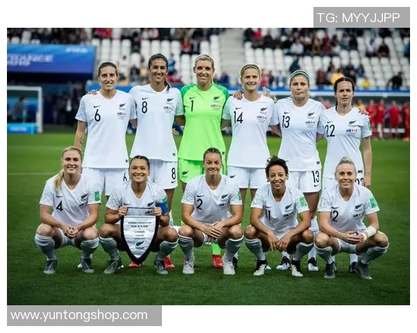 美国女足与爱尔兰女足展开精彩友谊赛展现女足风采与竞技精神